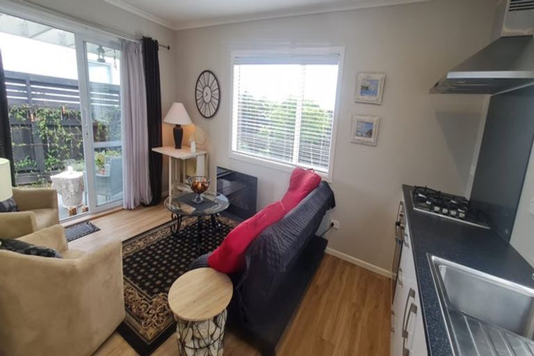 Photo of property in 39 Seagrass Place, Otaki Beach, Otaki, 5512