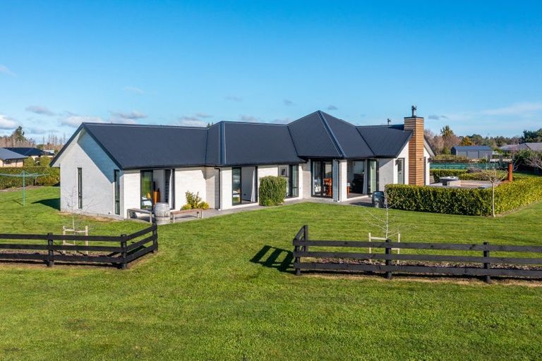 Photo of property in 14 Landsborough Drive, Darfield, 7571