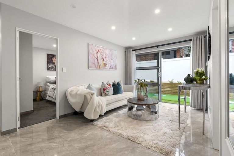 Photo of property in 6a Hanlon Crescent, Narrow Neck, Auckland, 0624