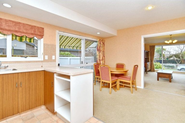 Photo of property in 2/1 Larkhill Place, Russley, Christchurch, 8042