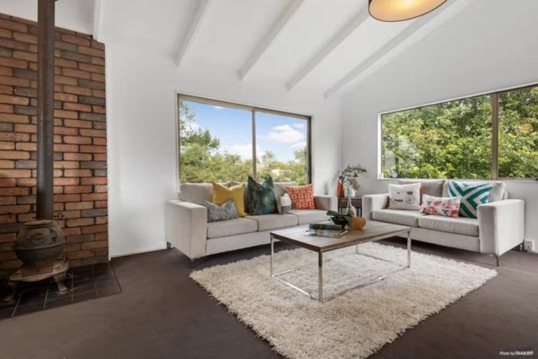 Photo of property in 95 Oreil Avenue, West Harbour, Auckland, 0618