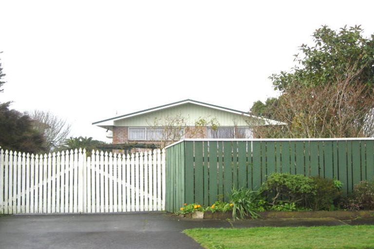 Photo of property in 15 Clifton Drive, Waitara, 4320