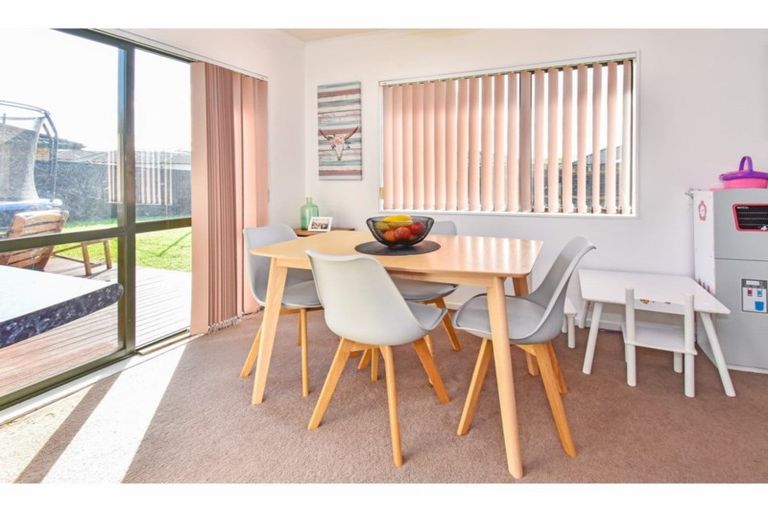 Photo of property in 9 Carn Place, Weymouth, Auckland, 2103