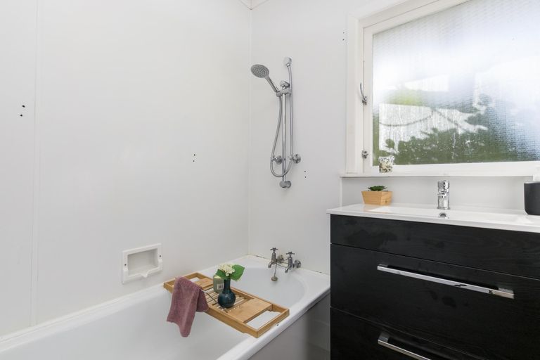 Photo of property in 20 Halberg Street, Papakura, 2110