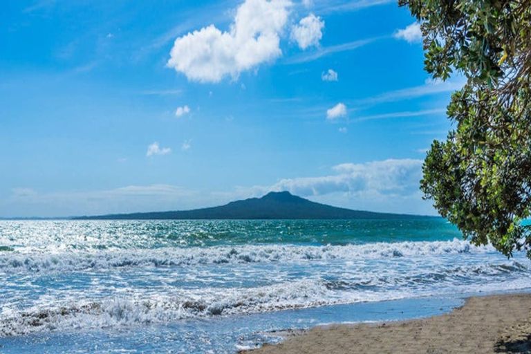 Photo of property in 1/10 Blomfield Spa, Takapuna, Auckland, 0622