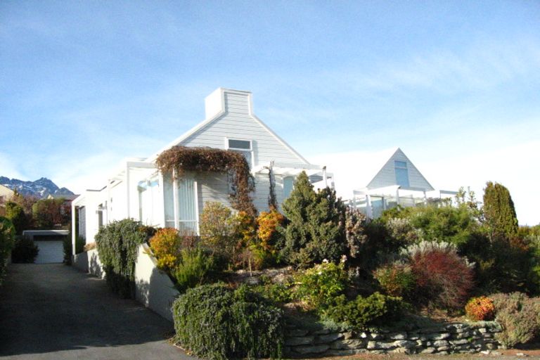 Photo of property in 26 Balmoral Drive, Kelvin Heights, Queenstown, 9300