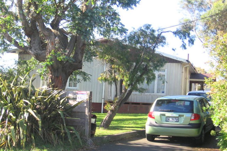 Photo of property in 40 Bassett Road, Johnsonville, Wellington, 6037