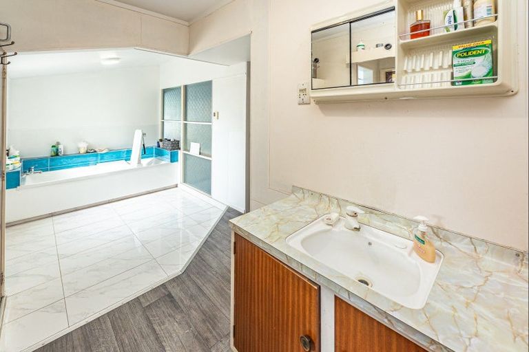 Photo of property in 14 Saunders Place, Gonville, Whanganui, 4501