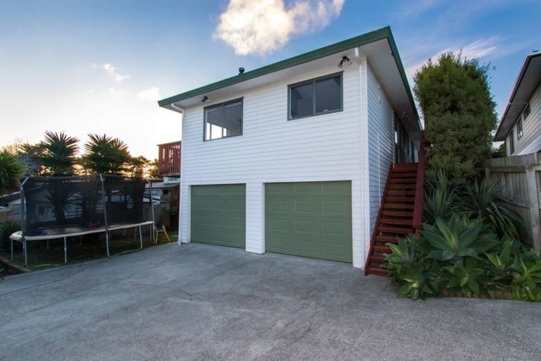 Photo of property in 8a Edgware Road, West Harbour, Auckland, 0618