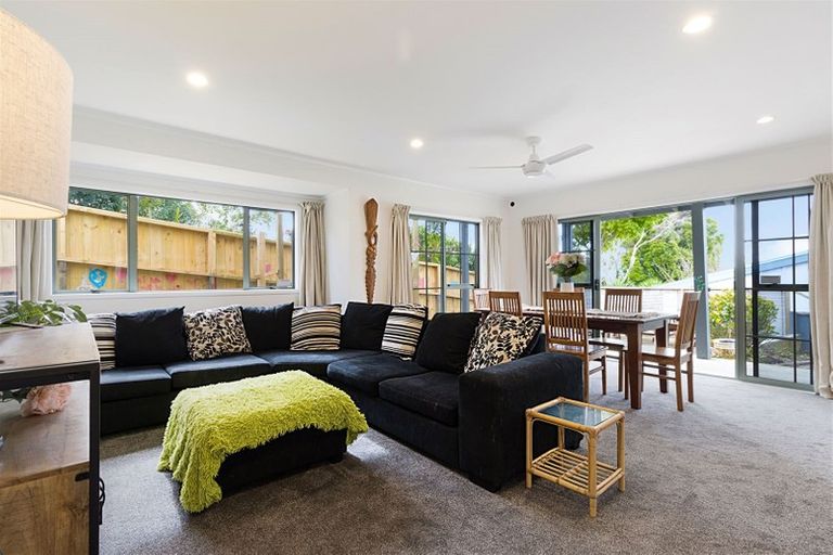 Photo of property in 10/485 Don Buck Road, Massey, Auckland, 0614