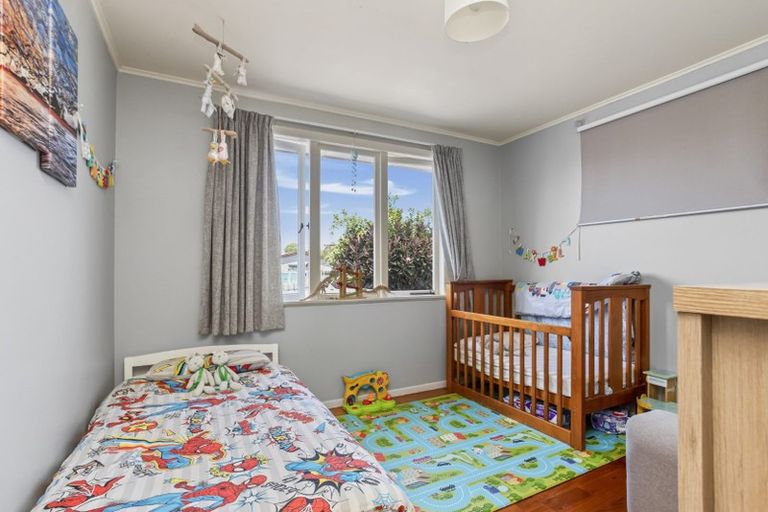 Photo of property in 6 Maybelle Place, Kelston, Auckland, 0602