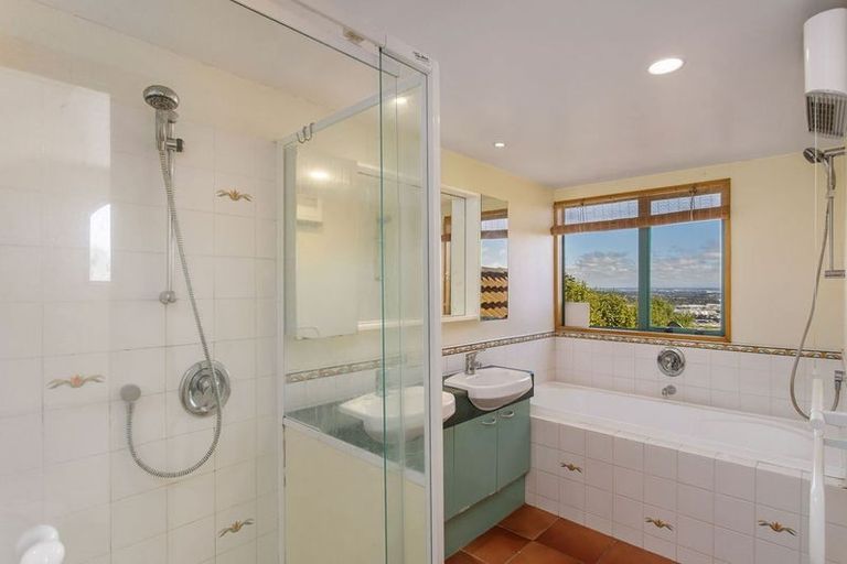 Photo of property in 5 Hatherly Lane, Mount Pleasant, Christchurch, 8081