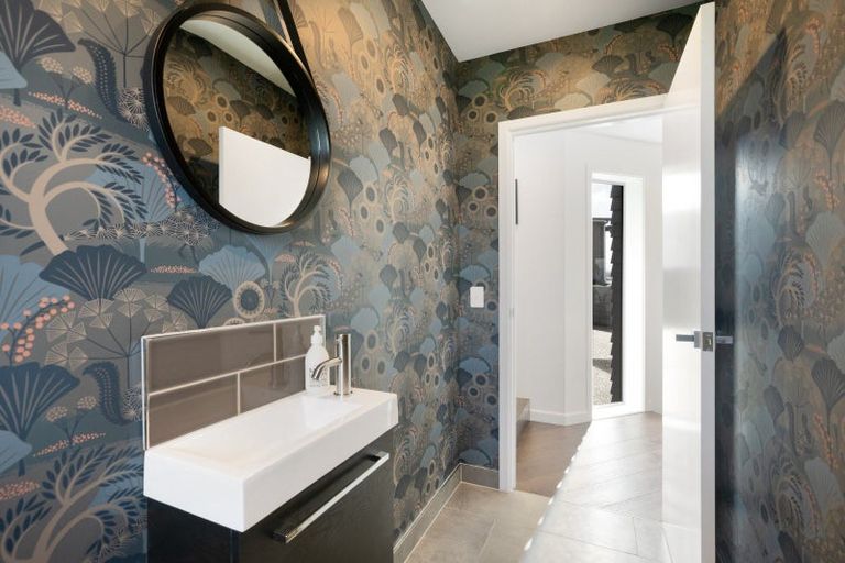 Photo of property in 7 Promontory Crescent, Newlands, Wellington, 6037