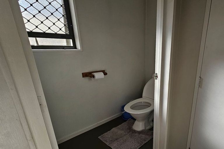 Photo of property in 19a Crystal Avenue, Glendene, Auckland, 0602