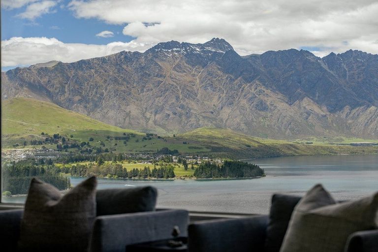 Photo of property in 3a Strawberry Lane, Fernhill, Queenstown, 9300