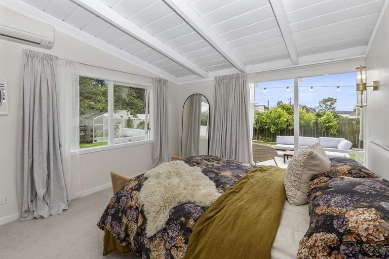 Photo of property in 64 Tiroroa Avenue, Te Atatu South, Auckland, 0610