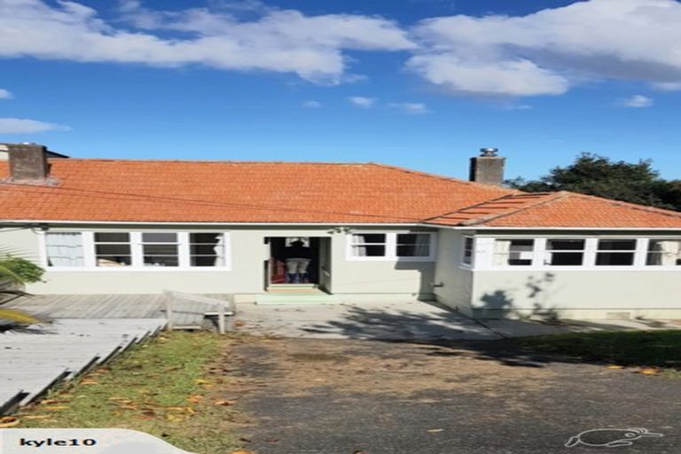 Photo of property in 65 Old Lake Road, Narrow Neck, Auckland, 0624