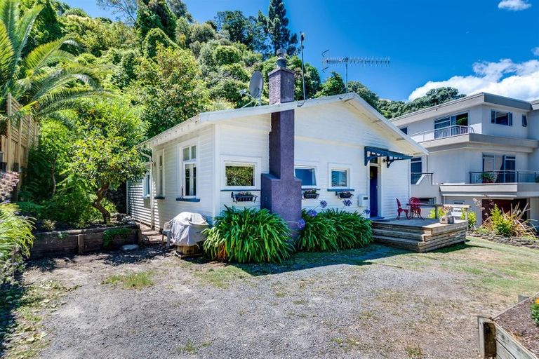 Photo of property in 46 Coote Road, Bluff Hill, Napier, 4110