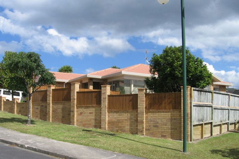 Photo of property in 30 Vermeer Place, West Harbour, Auckland, 0618