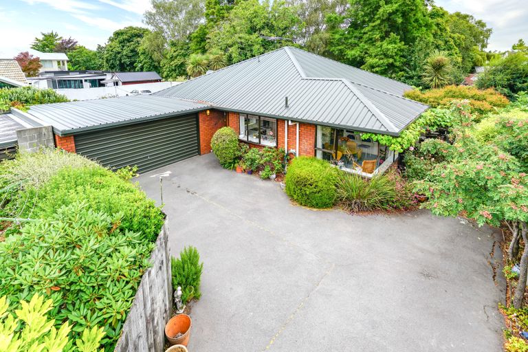 Photo of property in 2/215 Memorial Avenue, Burnside, Christchurch, 8053