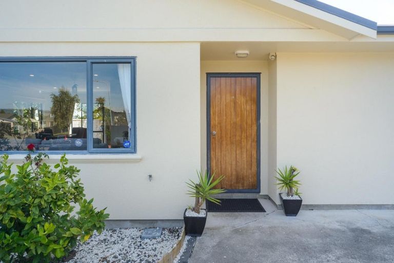 Photo of property in 37 Dahlstrom Grove, Kelvin Grove, Palmerston North, 4414