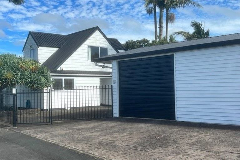 Photo of property in 17 Thurston Place, Bucklands Beach, Auckland, 2012