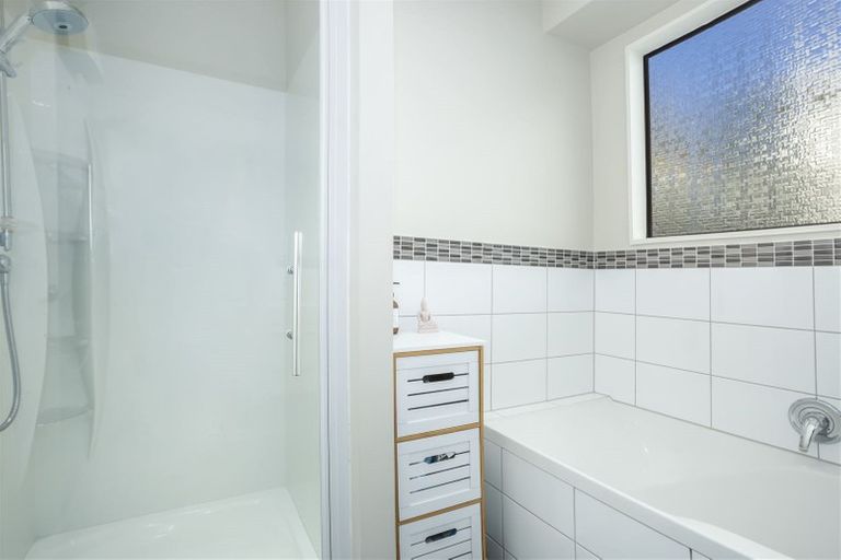 Photo of property in 76 Omapere Street, Whitby, Porirua, 5024