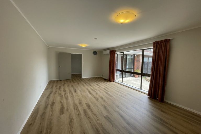 Photo of property in 24 Jillteresa Crescent, Half Moon Bay, Auckland, 2012