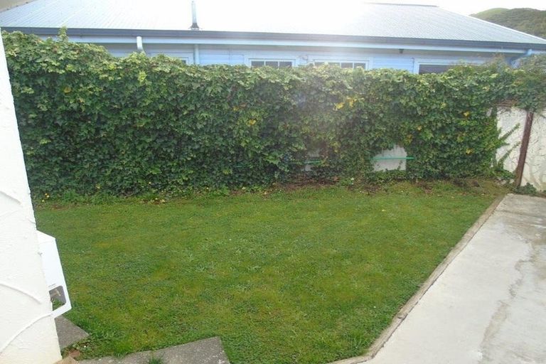 Photo of property in 2/12 Kekeno Grove, Tirohanga, Lower Hutt, 5010