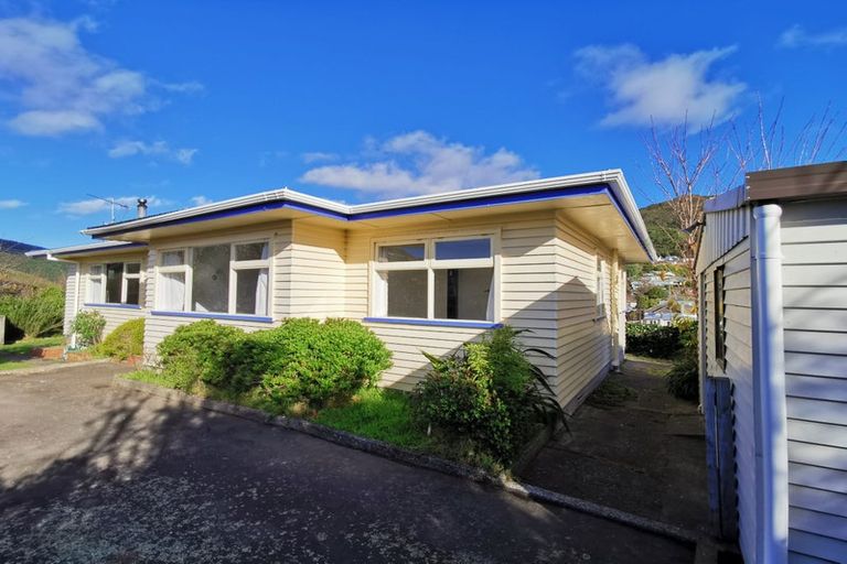 Photo of property in 4a Thurleigh Grove, Karori, Wellington, 6012