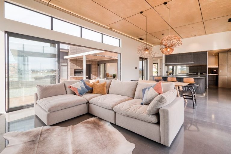 Photo of property in 33 Seachange Drive, Leamington, Cambridge, 3432