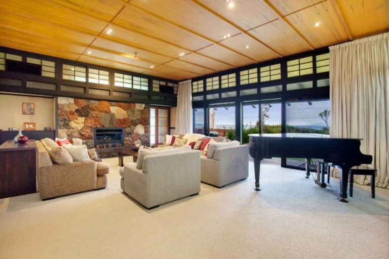 Photo of property in 21 Red Bluff Rise, Campbells Bay, Auckland, 0630