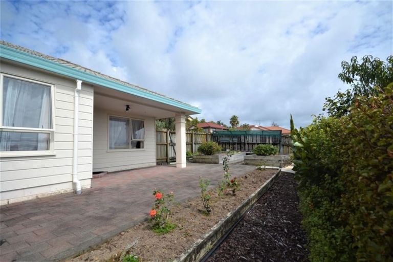 Photo of property in 2 Owl Court, Unsworth Heights, Auckland, 0632