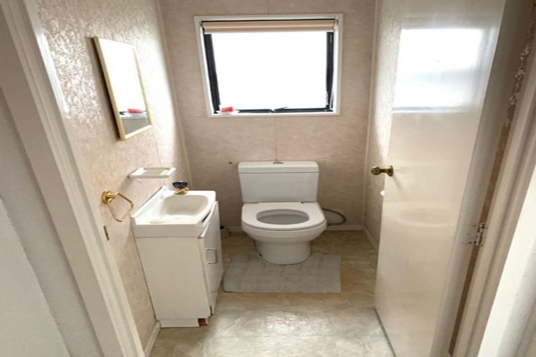 Photo of property in 17 Glennandrew Drive, Half Moon Bay, Auckland, 2012