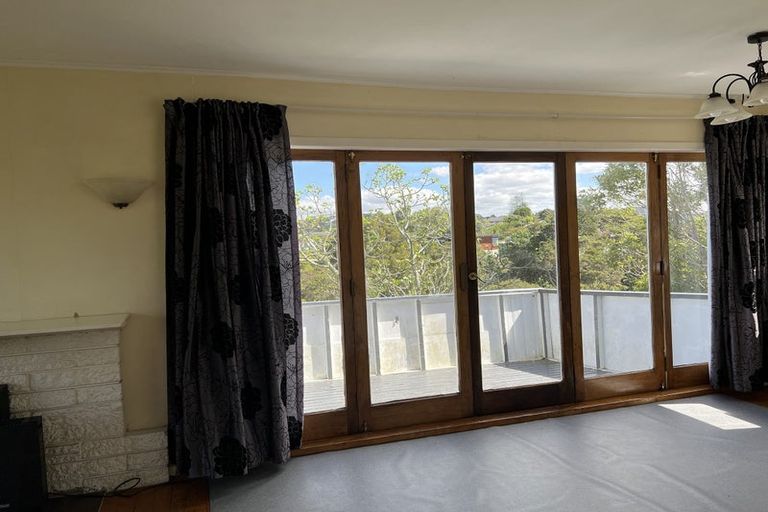 Photo of property in 33 Howard Road, Northcote, Auckland, 0627