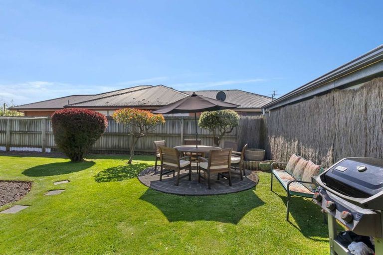 Photo of property in 77 Farquhars Road, Redwood, Christchurch, 8051