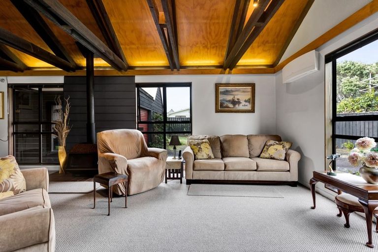 Photo of property in 19a John Guthrie Place, Merrilands, New Plymouth, 4312