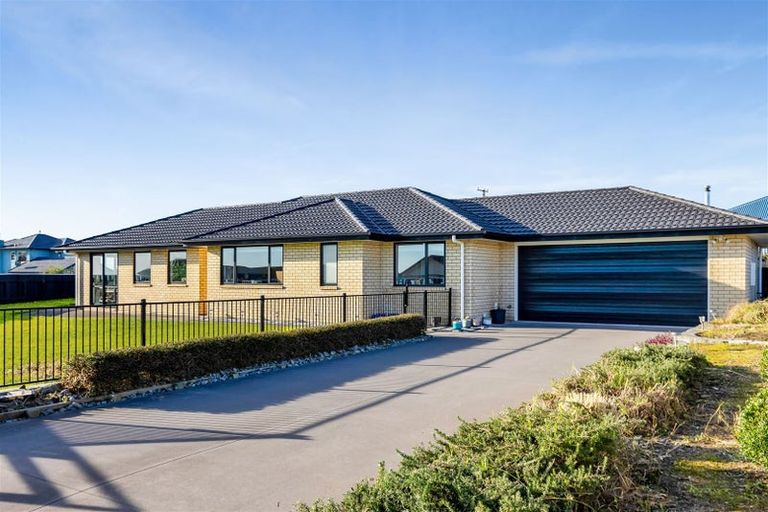 Photo of property in 3 Jules Crescent, Bell Block, New Plymouth, 4312