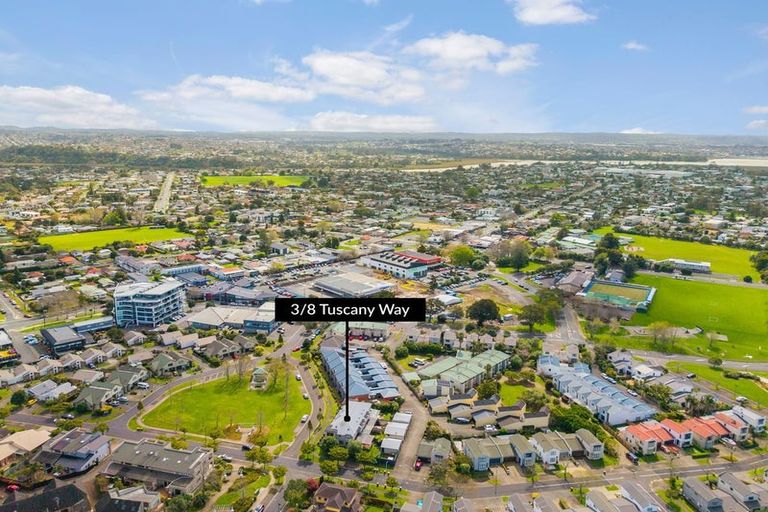 Photo of property in 3/8 Tuscany Way, Te Atatu Peninsula, Auckland, 0610