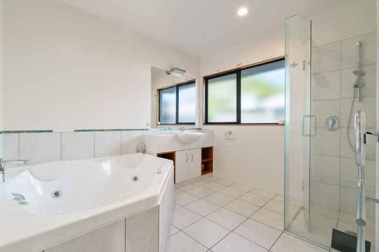 Photo of property in 81 Mt Lebanon Crescent, The Gardens, Auckland, 2105