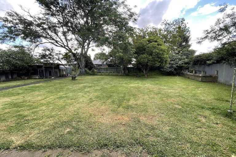 Photo of property in 4 Kervil Avenue, Te Atatu Peninsula, Auckland, 0610