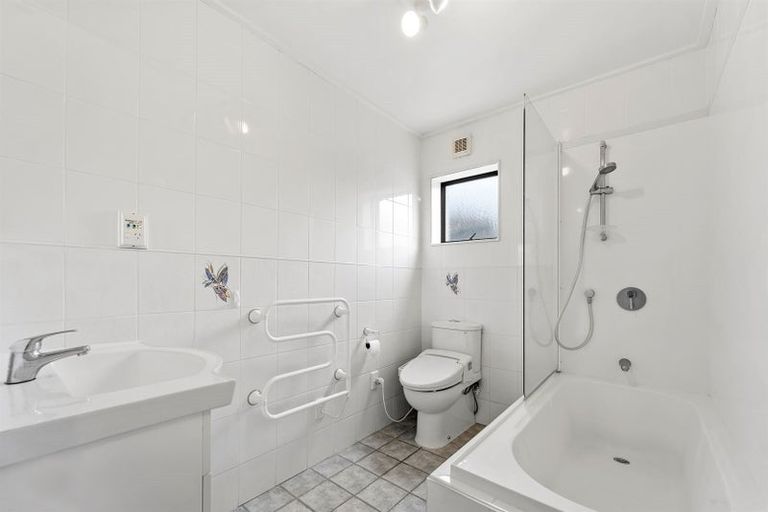 Photo of property in 1/10 Channel View Road, Campbells Bay, Auckland, 0630