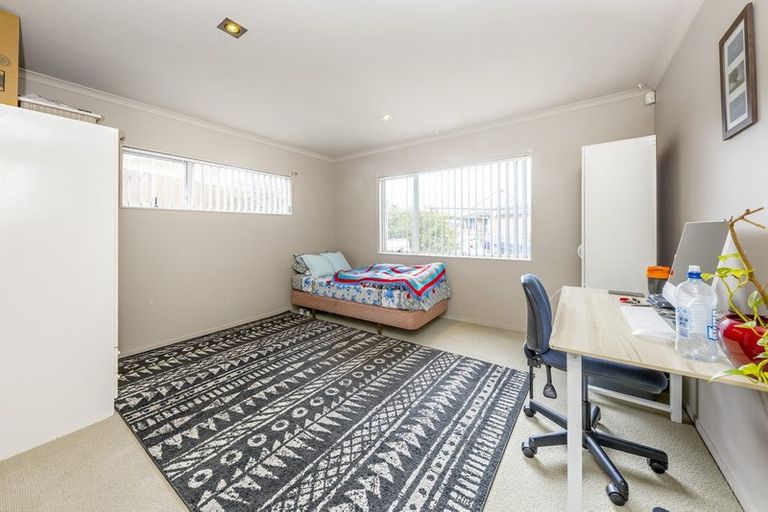 Photo of property in 2 Senator Drive, Manurewa, Auckland, 2105