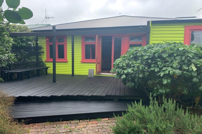 Photo of property in 28 Palm Avenue, Lyall Bay, Wellington, 6022