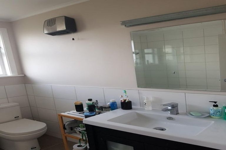 Photo of property in 5 Hillary Street, Tawa, Wellington, 5028