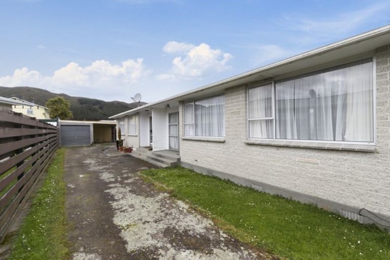 Photo of property in 252a Wellington Road, Wainuiomata, Lower Hutt, 5014