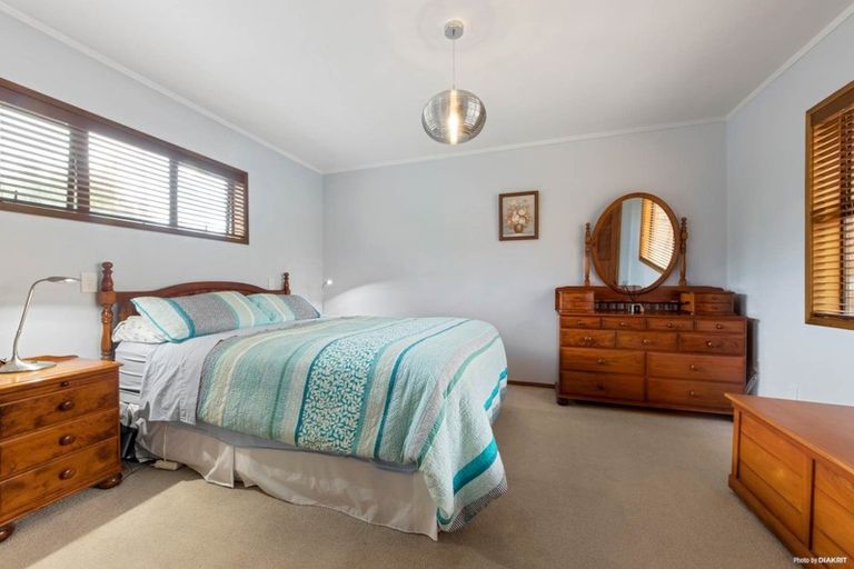 Photo of property in 22 Godley Road, Green Bay, Auckland, 0604