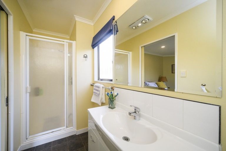 Photo of property in 46 Pahiatua Street, Hokowhitu, Palmerston North, 4410