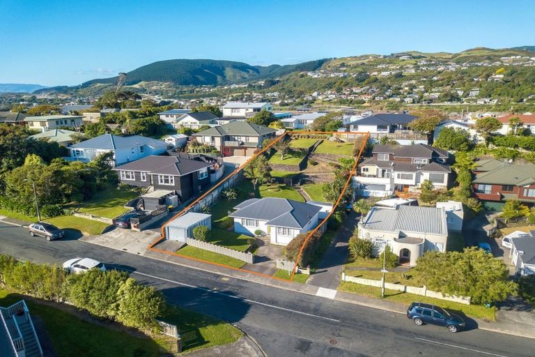 Photo of property in 9 Roy Street, Tawa, Wellington, 5028