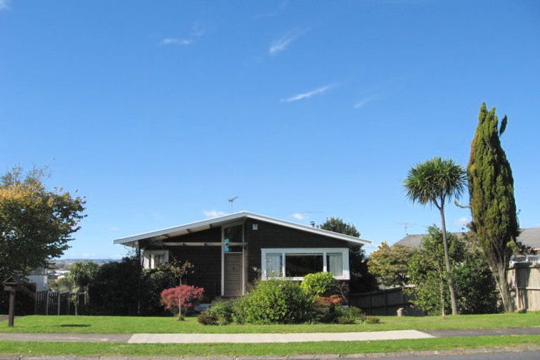 Photo of property in 27 La Trobe Street, Pakuranga Heights, Auckland, 2010